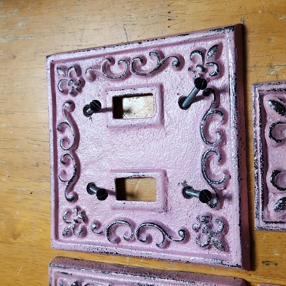 Pale pink fleur de lis cast iron Light switch and power socket covers - Picture 3 of 5